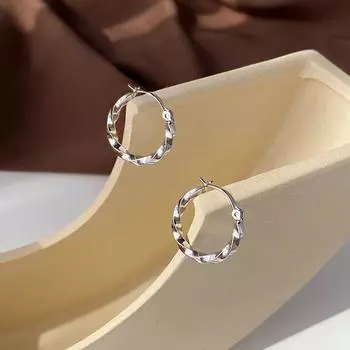 Silver Needle Geometric Heart Hoop Earrings - Retro & High-End Style for a Bold Look