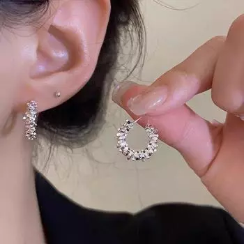 Silver Stud Earrings New Arrival Best Selling Elegant Earrings Easiest for Match Personality Affordable Luxury Female Special-Interest Design Fancy A pair of broken silver earrings