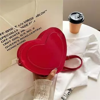 Симпатичная женская сумка в форме сердца персикового цвета 2024 года, новая модная сумка-мессенджер, простая иностранная популярная женская сумка через плечо чёрный