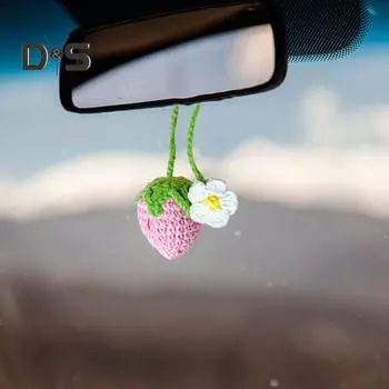 Симпатичные клубничные вязаные крючком автомобильные зеркала, подвесные аксессуары, эстетичный автомобиль заднего вида, интерьерное очарование, вязаное зеркало заднего вида ручной работы, подвесной орнамент розовый