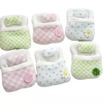 Симпатичный мини-плюшевый спальный мешок Senbeier Four-Leaf Clover и одеяло для куклы Fish Board Stand Sylvanian only