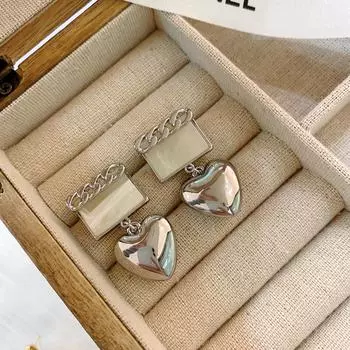 Simple And Easy To Match, Cold Wind Three-Dimensional Love Earrings, Personalized And Unique Design Earrings, Earrings.