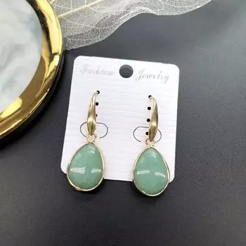 Simple and exquisite niche design, natural jade earrings, women s versatile temperament crystal earrings, high-end retro earrings.