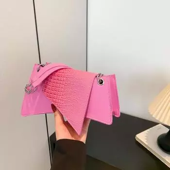 Простая и модная повседневная маленькая квадратная сумка, популярная сумка этого года 2024 года, корейская версия модной персонализированной девушки чёрный