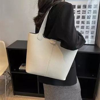 Простая женская сумка большой вместимости 2024 года, новая персонализированная сумка через плечо на осень и зиму, трендовая повседневная сумка-тоут для поездок на работу темно-коричневого