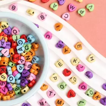 Простые модные бусины в форме сердца, бусины в форме букв, 50 шт./пакет, сделай сам, браслет, ожерелье, детали, бусины в форме букв, 7 мм, ювелирные изделия, материал, акрил, в форме сердца