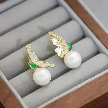 Simple Fashion Light Luxury Butterfly Pearl Stud Earrings High Sense Temperament Earrings Silver Needle Niche Design Earrings Women 14k