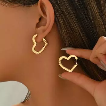 Simple geometric style women s jewelry, versatile high-end heart-shaped design earrings, niche fashion ear buckles for women