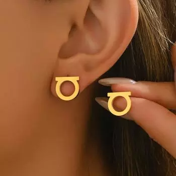 Simple Japanese and Korean style women s earrings niche Mori D-letter design earrings versatile fashion light luxury earrings women