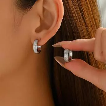 Simple new Japanese and Korean style women s earrings niche inlaid zircon design versatile ear buckle light luxury earrings women
