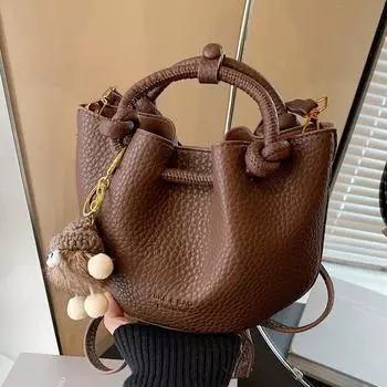 Simple Shoulder Bag, High-End Messenger Women S Bag, Hand Carry, Fashionable Pleated Bucket Bag. no pendant красный