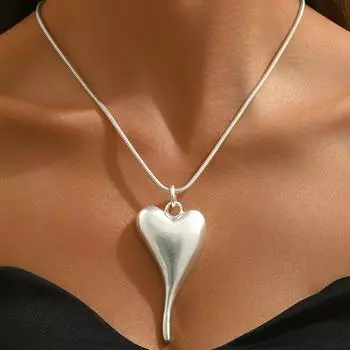 Simple style women s necklace, personalized long love design, high-end pendant, collarbone chain, versatile necklace women