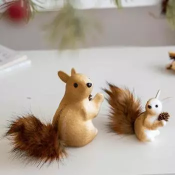 Simulated Squirrel Figurine Cute Miniature Squirrel Statue Christmas Foam Squirrel Decoration Desktop Ornament B