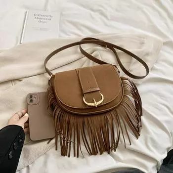 Сумка через плечо с диагональным креплением