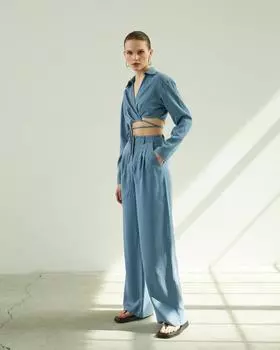 Синие широкие брюки со складками