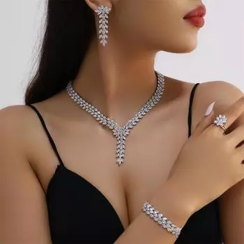 Сияйте ярко, как бриллиант, с этим изысканным комплектом украшений из циркона