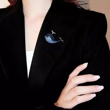 Сияющие броши в виде кита, нежные милые значки для женщин и мужчин, булавки для лацканов, аксессуары для одежды, ювелирные изделия