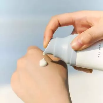 [Skin1004] Madagascar Centella Hyalu-Cica Water-Fit Sun Serum SPF50+ PA++++ 50ml 50ml X 1PCS