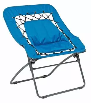 Складной стул, который создает ощущение парения в синем воздухе, гамаке, цвете. синий