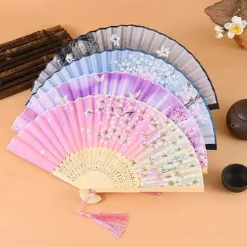 Складной веер в китайском стиле с цветочным узором, полые деревянные ребра, искусственный шелк, подарок с кисточкой, женский портативный летний ручной вентилятор, товары для дома B