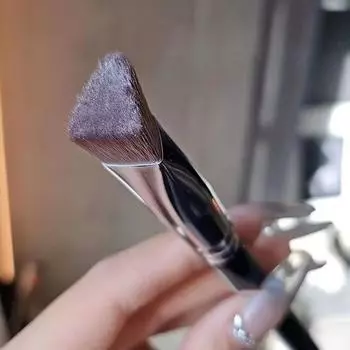 Скошенная кисть для хайлайтера Кисть для контурирования лица Кисть для тонального крема Треугольная форма Синтетический ворс Кисти для хайлайтера тонального крема