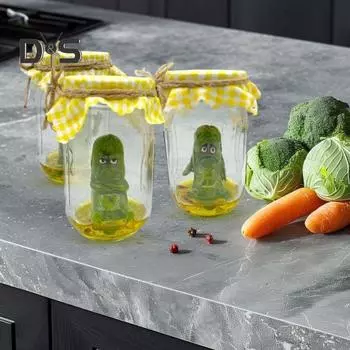Скульптура сварливого маринованного огурца в прозрачной банке. Грустная тревожная фигурка из маринованных огурцов. Статуя. Украшение для домашнего офиса и рабочего стола. Рождественский подарок. A