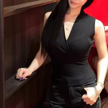 Slim Looking Flattering Thread Depth V-neck Push-up Sexy High Waist South Korea Short Knitwear Tops Women s Sleeveless Vest Black One size