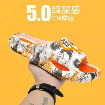 Slippers men s summer new fashion trend thick-bottomed casual cool slippers wear non-slip stepping on shit one-word slippers 39