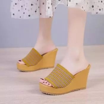 Slippers women s fashion outer wear 2025 spring and summer new slope heel sandals thick-soled high-heeled muffin bottom one-word cool slippers 35 жёлтый