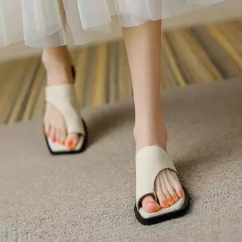 Slippers women s flat toe cool slippers wear summer square head fashion versatile trendy cool beach slippers 34