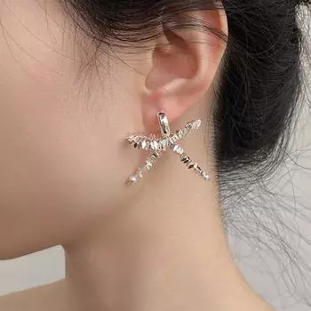 Сломанные серебряные серьги-бантики для женщин, нишевый дизайн, чувство изысканной индивидуальности, модный темперамент, элегантные универсальные серьги