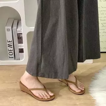 Slope heel cool slippers women s summer 2025 new commuter flip-flops shoes wear round head casual platform shoes 35