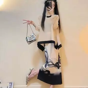 Сложенная юбка, утягивающий принт, плиссированная юбка, нишевый дизайн, комплект верхней футболки, женский летний комплект из двух частей в новом стиле One Size бежевый