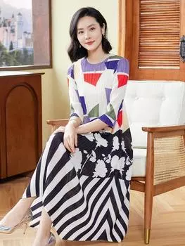 Сложенное платье средней длины с принтом, новая весенняя женская модель с круглым вырезом, элегантная длинная юбка, элитный стиль. One Size чёрный