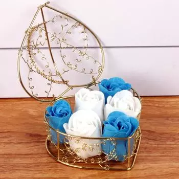 Случайное сердце с ароматом ванны, тела, лепестков роз, мыла, свадебного украшения синий