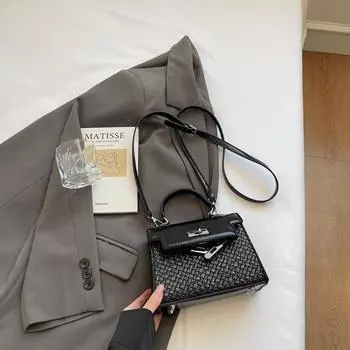 Small bag women s new niche fashion shoulder messenger bag casual portable small square bag