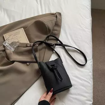 Small bag women s new versatile messenger bag summer popular mobile phone bag bucket bag