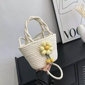 Маленькая женская сумка лето 2024 новая модная сумка нишевый дизайн повседневная плетеная сумка через плечо