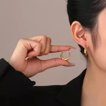 Small, elegant and minimalist, plain rings, ear buckles, fashionable commuting, versatile earrings, fashionable