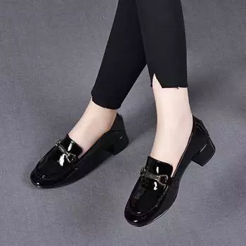 Small leather shoes women s new round head cow patent leather thick heel shallow mouth fashion shoes metal buckle medium heel women s single shoes 35