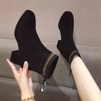 Small short boots women s 2025 new autumn versatile large size Korean version retro simple thick heel high heel Internet celebrity wool boots tide 35