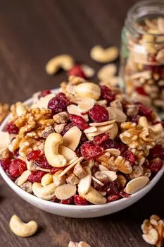 Смесь орехов с сухофруктами 600г Смесь орехов TOMOGUCHI Mogugu. Могугу.