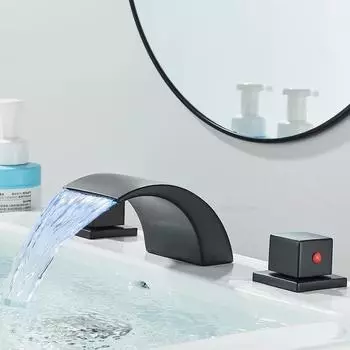 Смесители для ванной комнаты Водопадный смеситель для раковины с 3 отверстиями, широко расставленный, с двумя ручками, с подсветкой, меняющейся на 3 цвета матовый черный