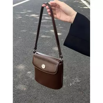 Смотреть нишевую дизайнерскую сумку женская сумка-мессенджер из масляно-вощеной кожи в стиле ретро 2024 года новая сумка весенняя сумка премиум-класса коричневый