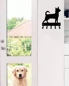 Собака чихуахуа - Крючки для ключей и держатель для брелока - Металлическое настенное искусство шириной 6 дюймов Идеальный подарок для владельцев чихуахуа и любителей собак светло-серый