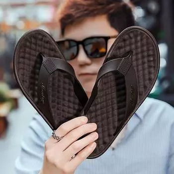 Soft bottom flip-flops 2025 summer new men s non-slip slippers beach Korean version men s foot-pinching cold slippers 40 чёрный