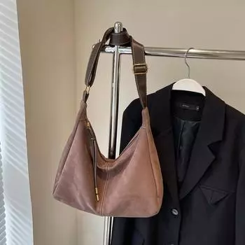 Soft-faced fashion bag women s 2024 new autumn and winter niche messenger bag single shoulder underarm bag popular tote bag чёрный