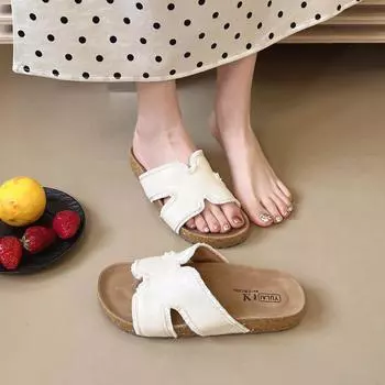 Soft flat-bottomed slippers women s summer wear new Internet celebrities beach one-word cool slippers 35