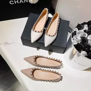 Soft leather French temperament pointed single shoes women shallow mouth women rivet patent leather evening breeze gentle soft bottom flat bottom lad 35 хаки