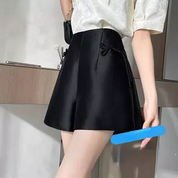 Сохраняйте прохладу и комфорт в этих стильных женских атласных шортах с пряжкой и высокой талией для летних дней S чёрный